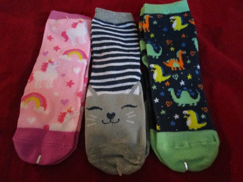 3 Pair Kids Novelty Socks Unicorn Dinosaur Kitty Cat size 7-8.5 fits 9-1 Shoe - Picture 2 of 2