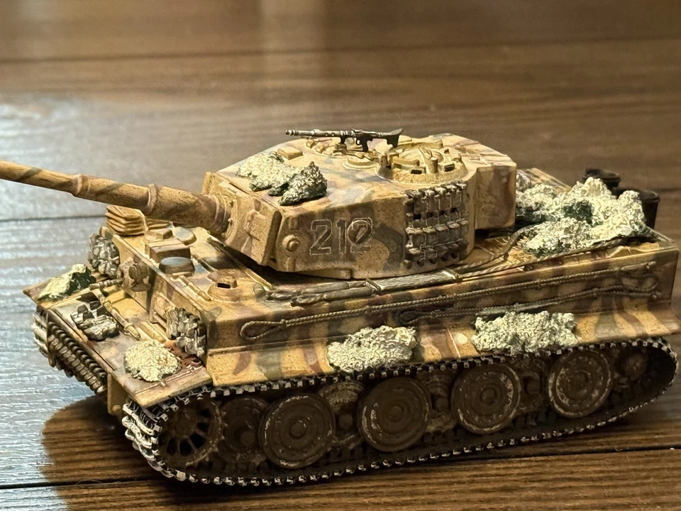 Corgi 1:50 German Tiger Ausf E, sPzAbt. 301 Waldfuecht Germany 1944-45, CC60505 - Image 2 of 4