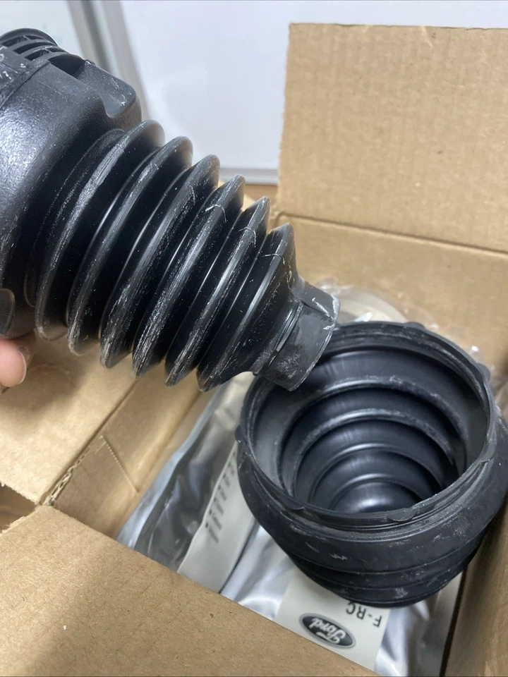 Bota articulada eje CV delantero Ford OEM 14-18 Transit Connect DV6Z3A331C Foto 4 de 4