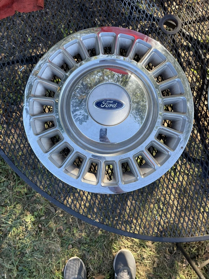 Cubierta de rueda tapacubos de 16" Ford Crown Victoria P71 1998-2002 fabricante de equipos originales Foto 3 de 4