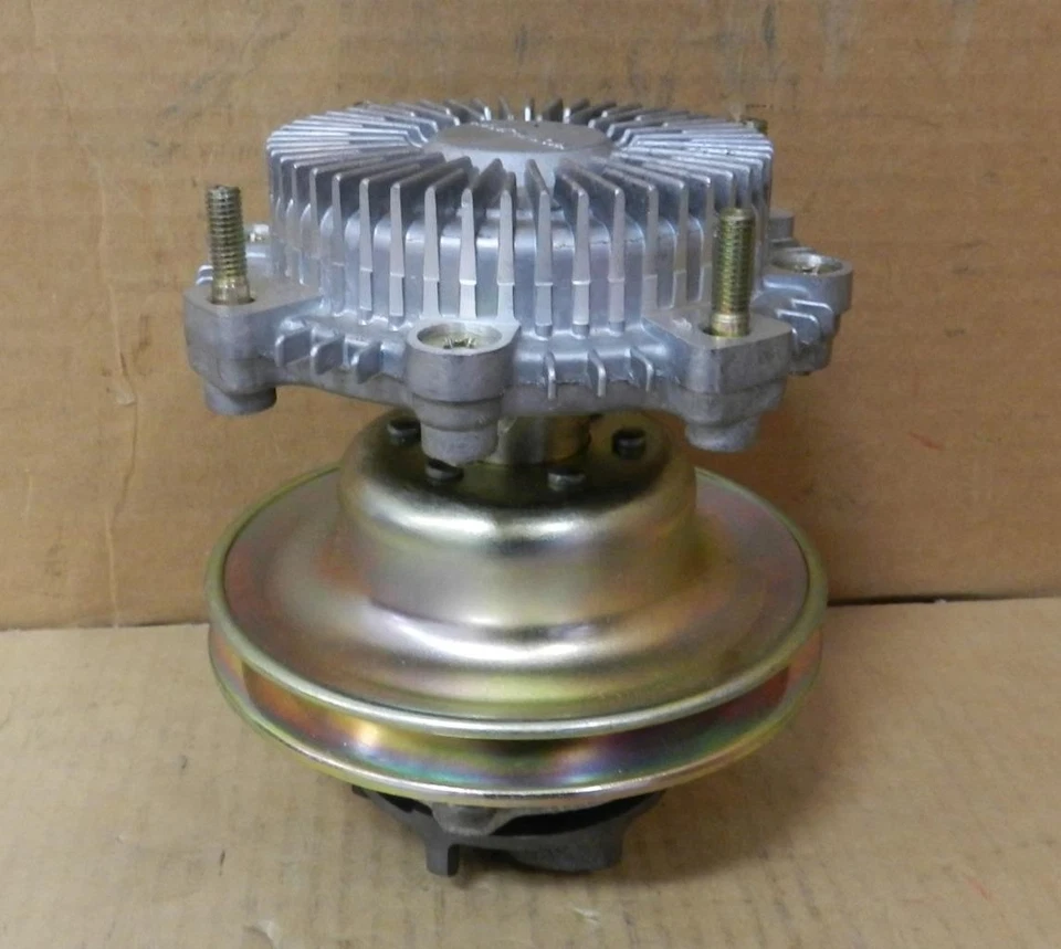 Toyota Celica Corona MKII Hilux 1968-74 1,9 L 2,0 L bomba de agua nueva con embrague de ventilador Foto 2 de 4