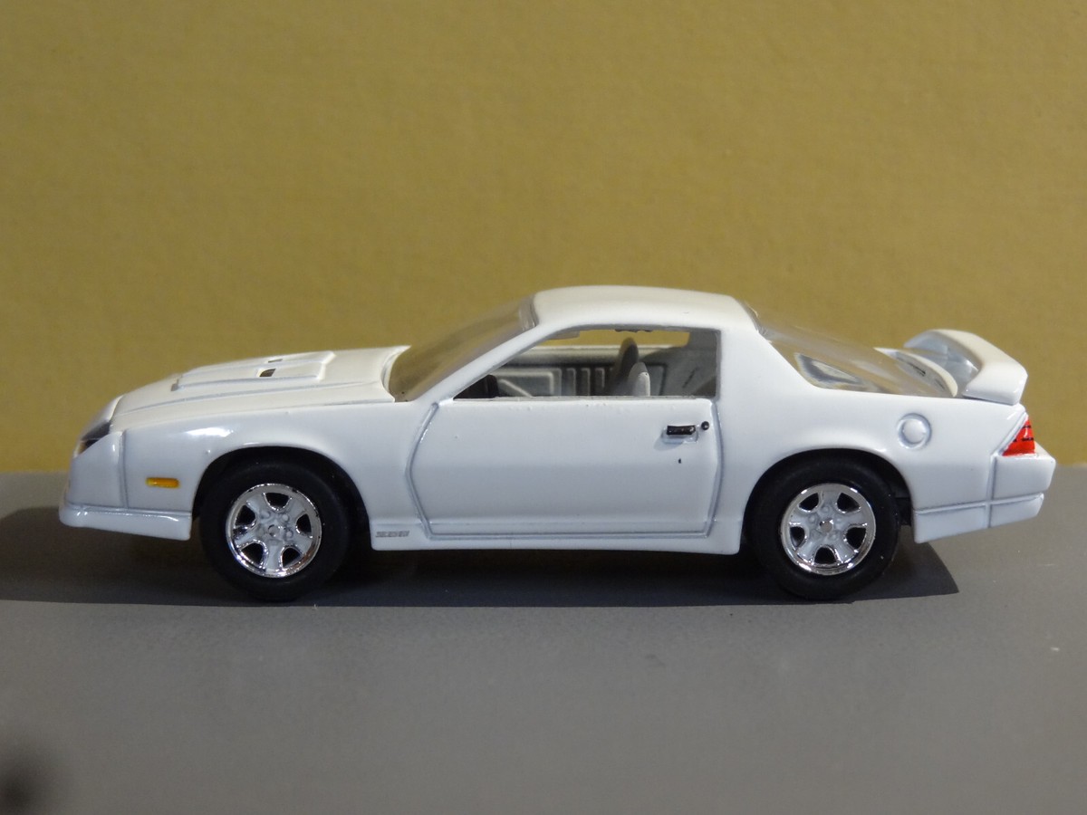 3RD GEN 1988-1991 CHEVY CAMARO Z/28 1LE MUSCLE CAR 1/64 DIECAST