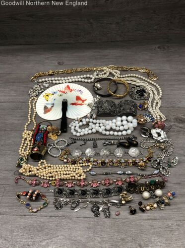 Vintage Costume Jewelry Lot w. Beaded Necklaces Br