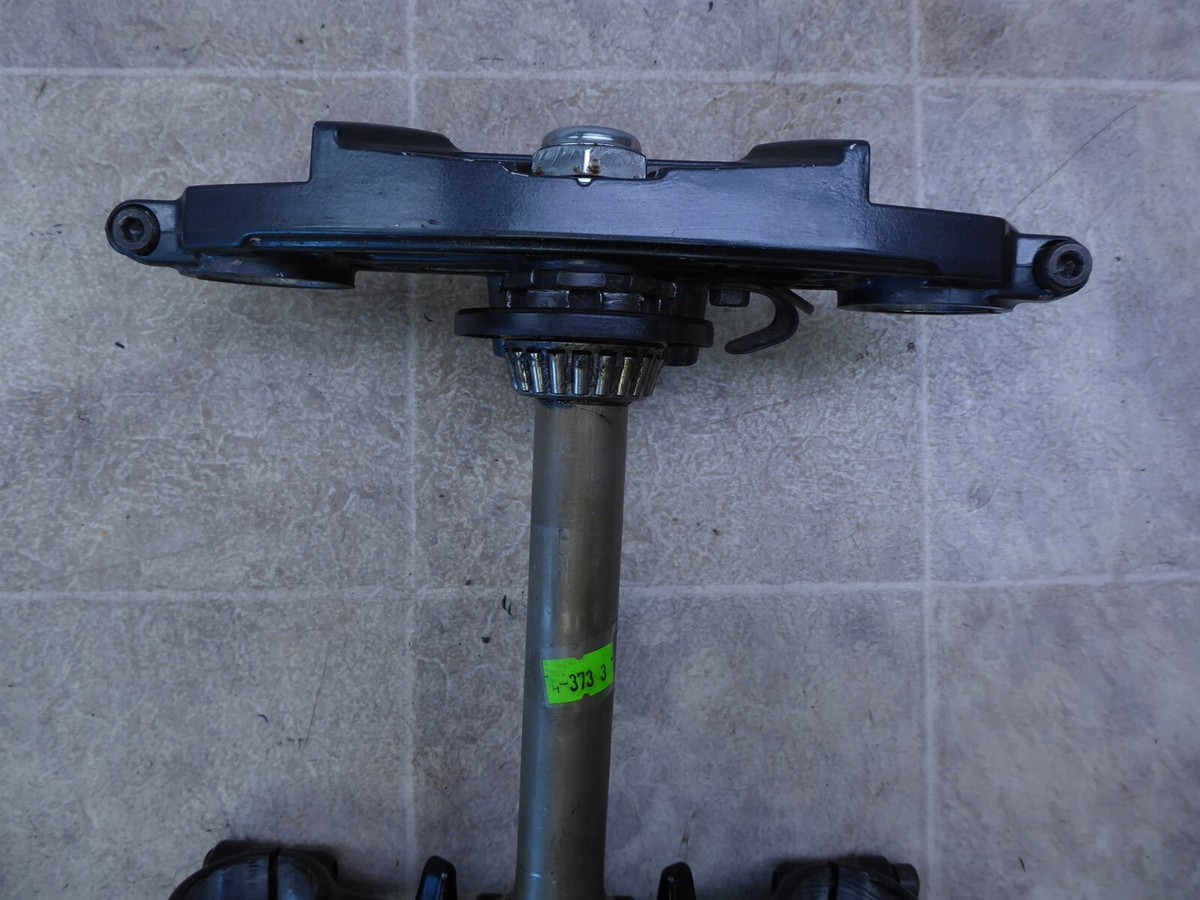 1994 Kawasaki ZX600E Ninja K373-3) triple tree steering stem