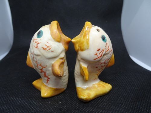 Vintage Salt and Pepper Fish Shaped Japan--0922