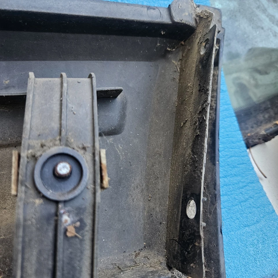 1984 - 1989 Volvo 740 передний правый бампер сторона крыла нижняя отделка синяя панель OEM - Изображение 4 из 4