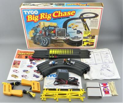 TYCO 1982 HO Scale BIG RIG CHASE Slot Car Semi & Motorcycle Race