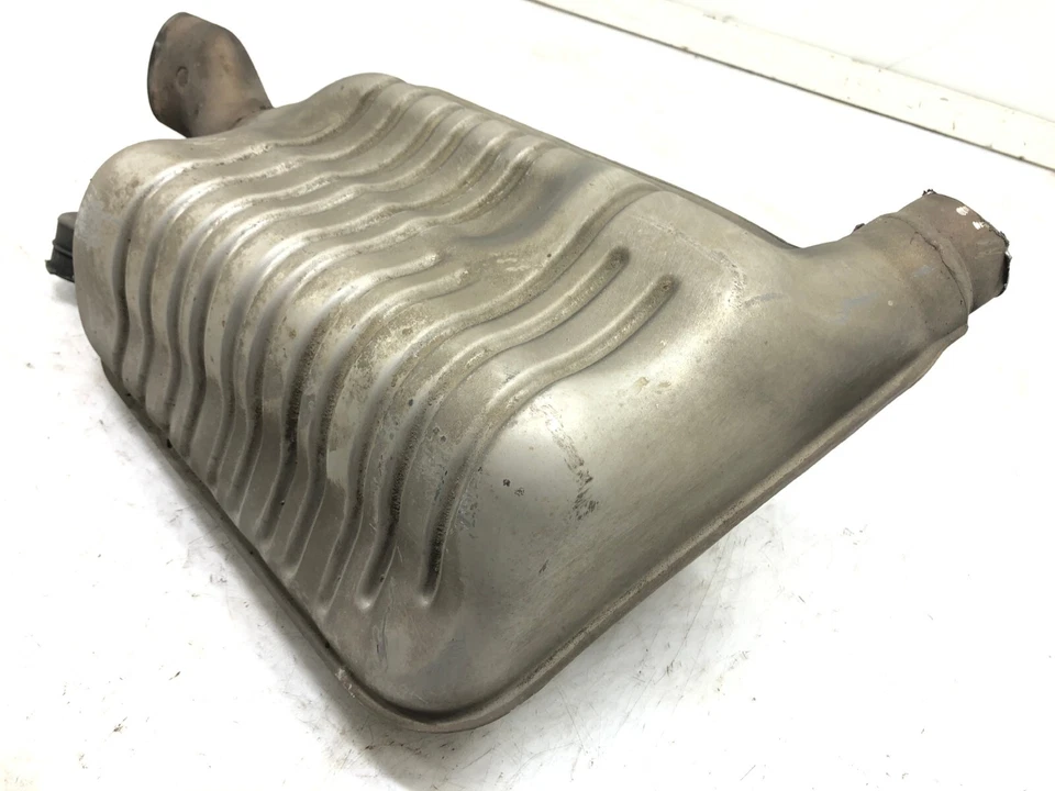 Silenciador de escape trasero pasajero derecho Mercedes-Benz CLS550 2012-2018 4,6 L OEM. Foto 4 de 4