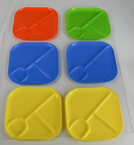 Cesta de picnic tejida marrón grande de 1970 con platos vintage, tazas y cubiertos - Imagen 4 de 15