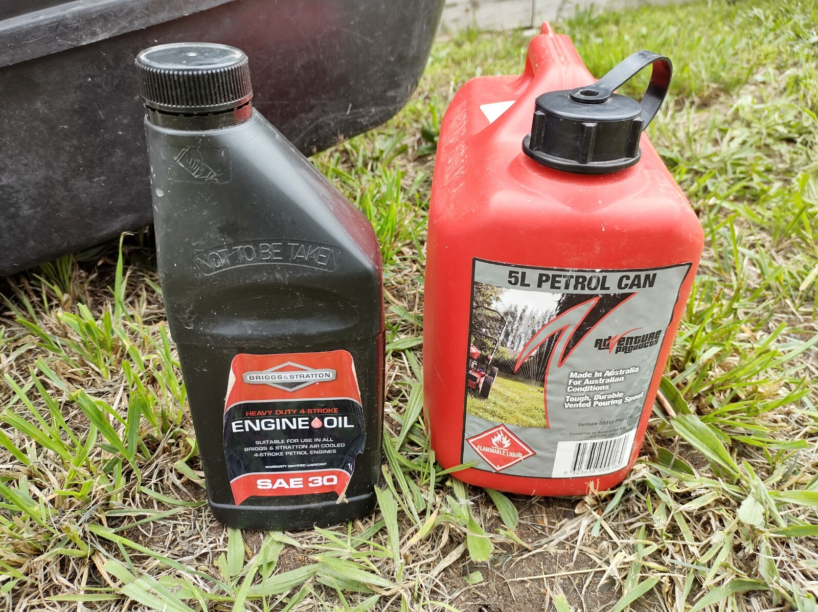 Parts only Honda 4stroke lawn mower. Includes some left over petrol