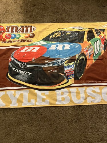 KYLE BUSCH #18 M&M'S RACING 3'X5' DELUXE FLAG NASCAR 2016 - Picture 2 of 5