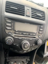 SIRIUS XM  Radio Receiver AM-FM-6 CD 6 Disc 2004 Honda Accord WITH AC CONTROLLER