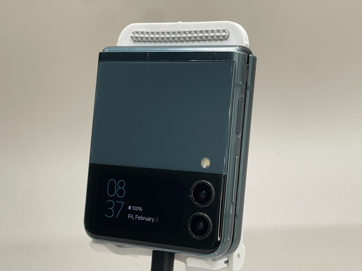 Galaxy - Galaxy Z Flip 3 SM-F7110 グリーン 公式カバー付き Galaxy - Galaxy Z Flip 3 SM-F7110 グリーン 公式カバー付き