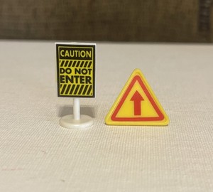 Lot of 2 Toy Plastic Miniature Construction Road Traffic Signs - “Caution” Arrow