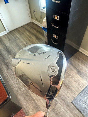 TaylorMade Qi35 Designer Series Platinum 10.5° Stiff Flex W/Headcover