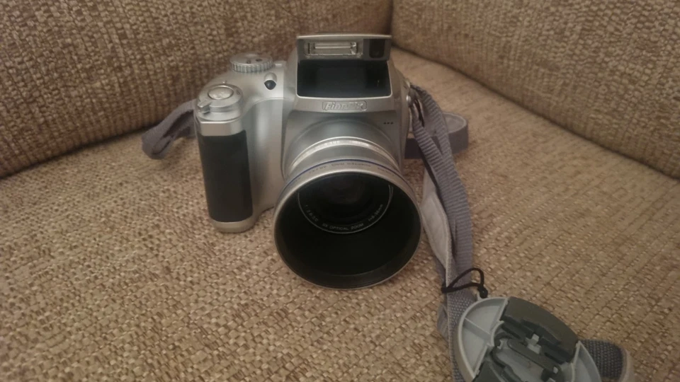 Fujifilm FinePix S304 3.2MP 6x Zoom Y2K Digital Camera - Working, photo 2 of 5