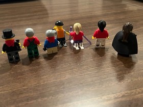 LEGO Minifigure Lot: All 7 in Winter Toy Shop 10199 Holiday (Christmas Caroler)