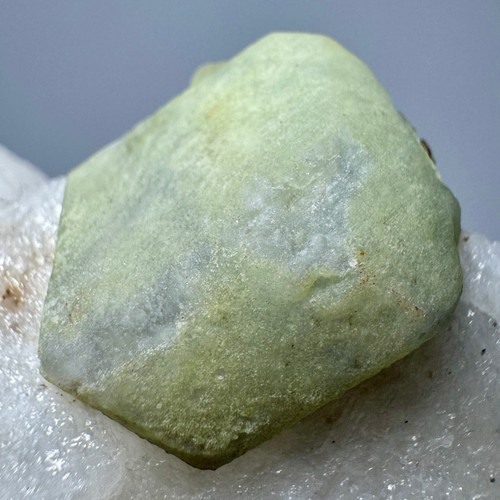 277 Gramm voll terminierter fluoreszierender grüner Hackmanit Kristall auf Calcit @AFG - Bild 2 von 12