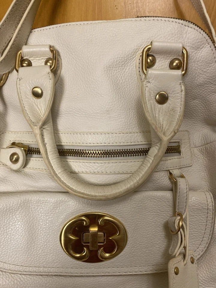 Cartera Emma Fox Cuero Guijarro Blanco Acentos Dorados Amarillo Floral Interior Tela Foto 3 de 4