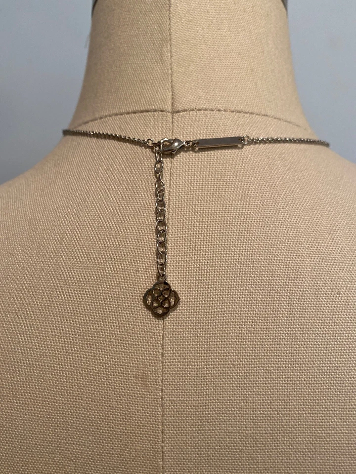 Collar Kendra Scott Elisa Vintage Azul Encaje Ágata Tono Plata Bien Usado Foto 3 de 4