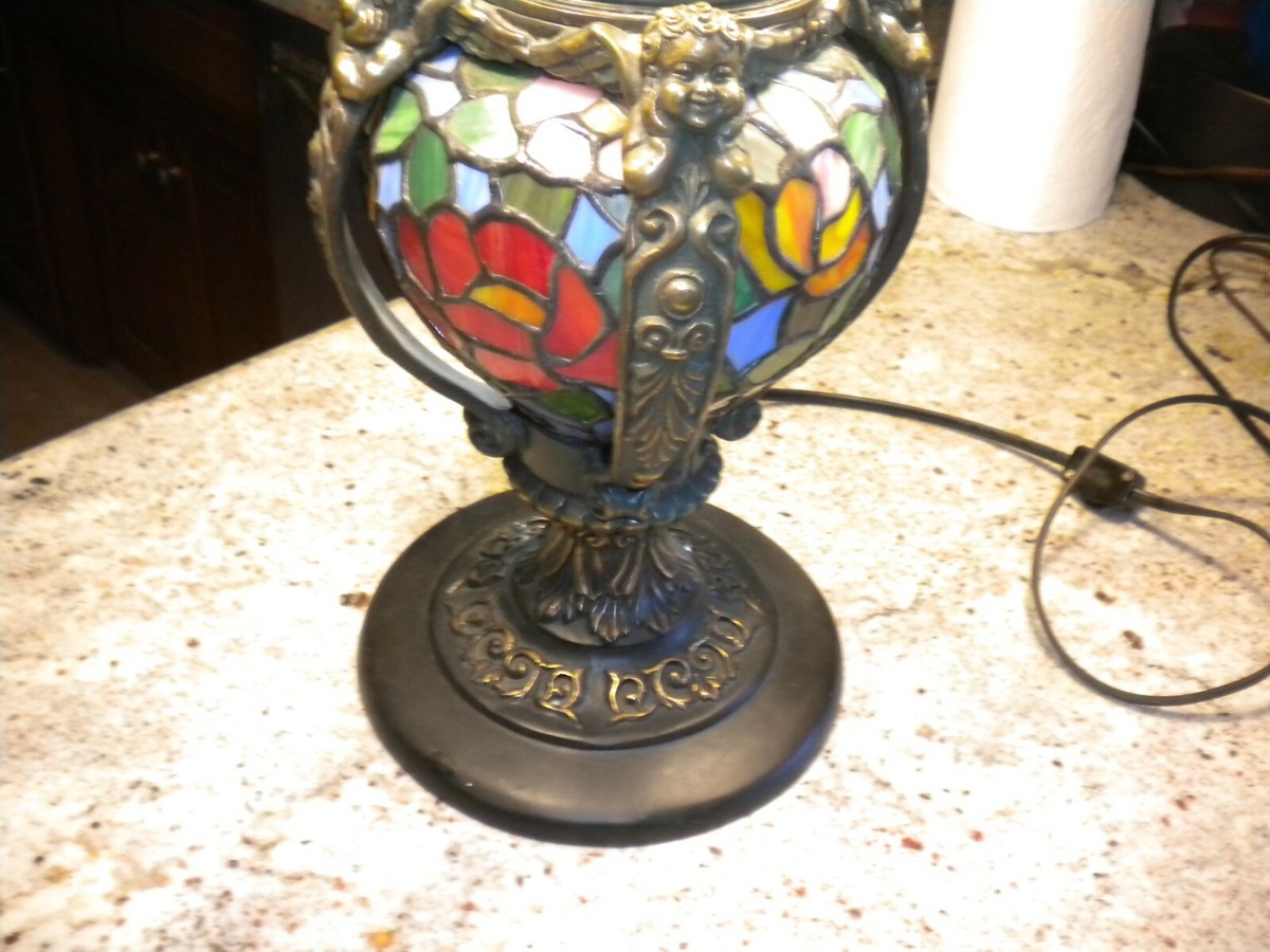 Stunning stained glass in Tiffany Studio style, Double Lit