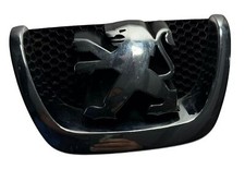 Emblem (stossfänger vorn) 7810P9 Farbe weiß Peugeot 207 75 W Bj 2010