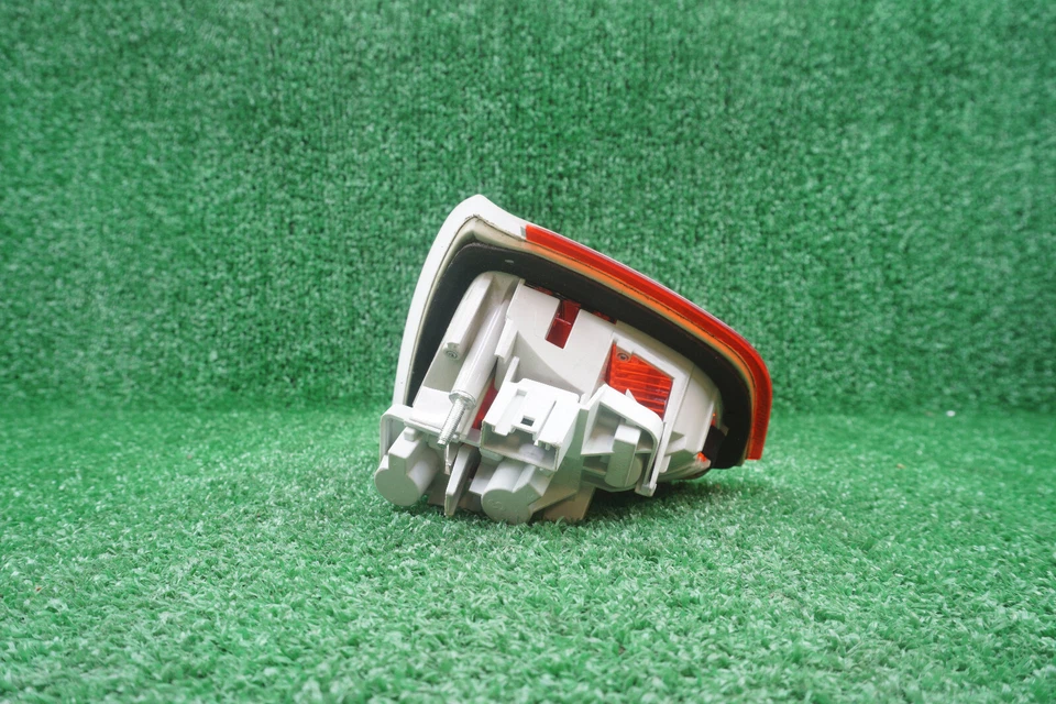 BMW 325i 2006 luz trasera izquierda del maletero del lado del conductor OEM  Foto 3 de 4