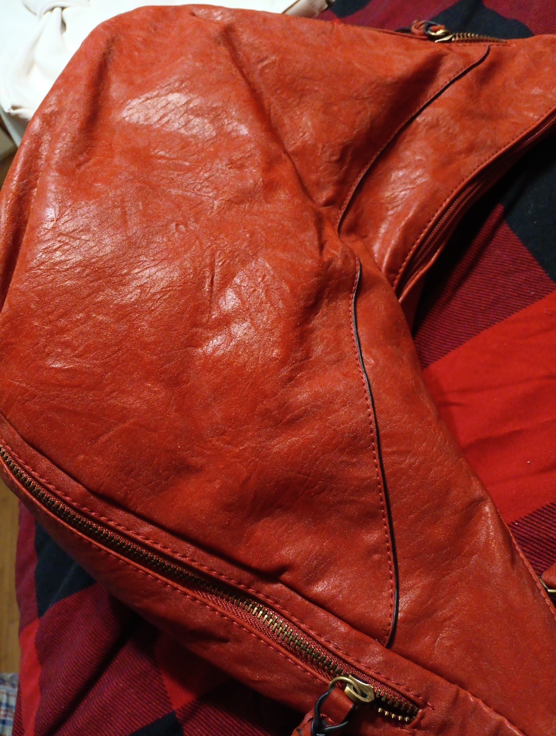 Bueno Burgundy Shoulder Bag with Zipper Closure Nice Thick Shoulder Strap