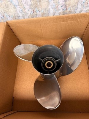 Yamaha #6GR-45976-20-00 XTO SDS Offshore SS Propeller 16-3/8 x 21 Rh 3 blades.