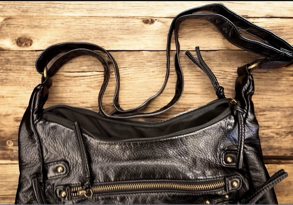 Cartera Hobo Bolso Occidental de Cuero Vegano Negro Muerte Suave Moto Divisor Tachonado Foto 3 de 4