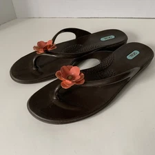 Oka b Womens Thong Flip Flops Sandals Brown w/ Metal Flower Detail Size 7