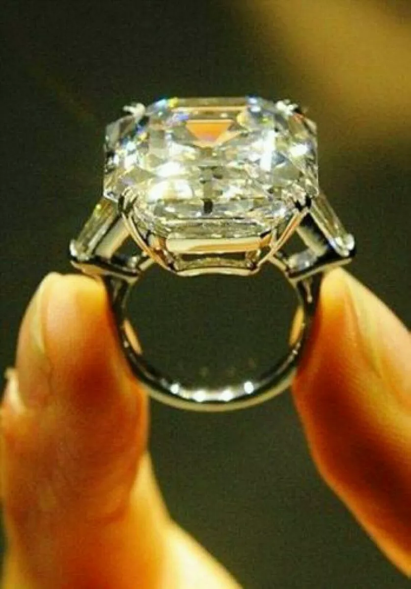 Elizabeth taylor asscher cut hotsell diamond ring