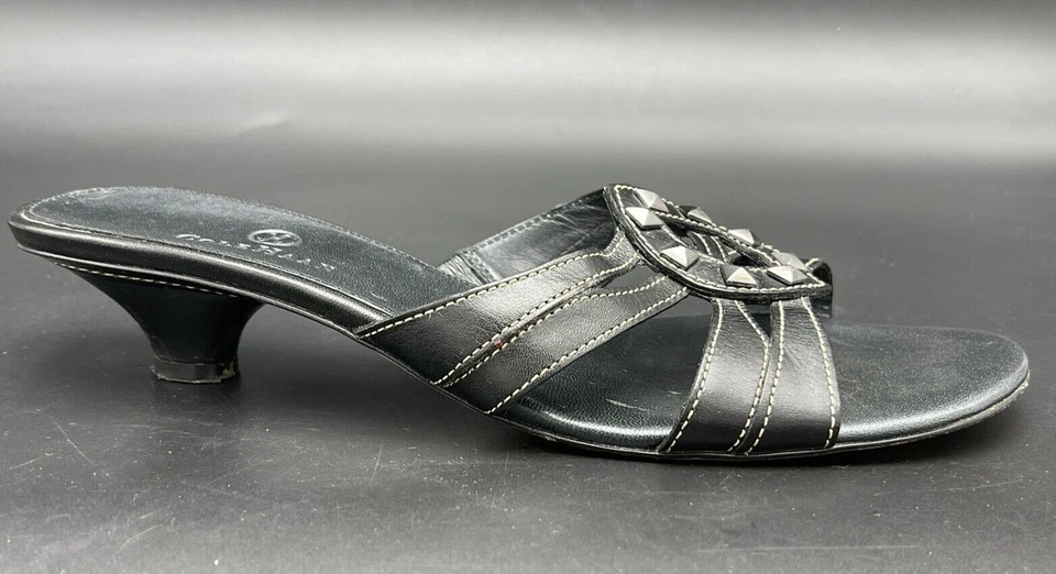 Tacón de gatito con tachuelas negras Katya para mujer Cole Haan 8B Foto 4 de 4