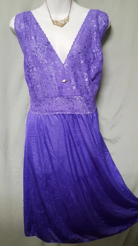 CONJUNTO PEIGNOIR ROXO camisola Amoureuse 41" de comprimento mais 3X 56" busto  - Imagem 3 de 4