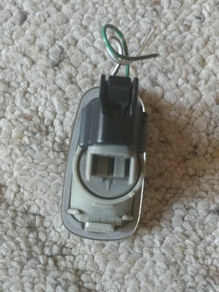 SCION xA xB SIDE MARKER LIGHT FENDER 2004-2006 RH or LH OEM PASSENGER/DRIVER - Image 3 of 4