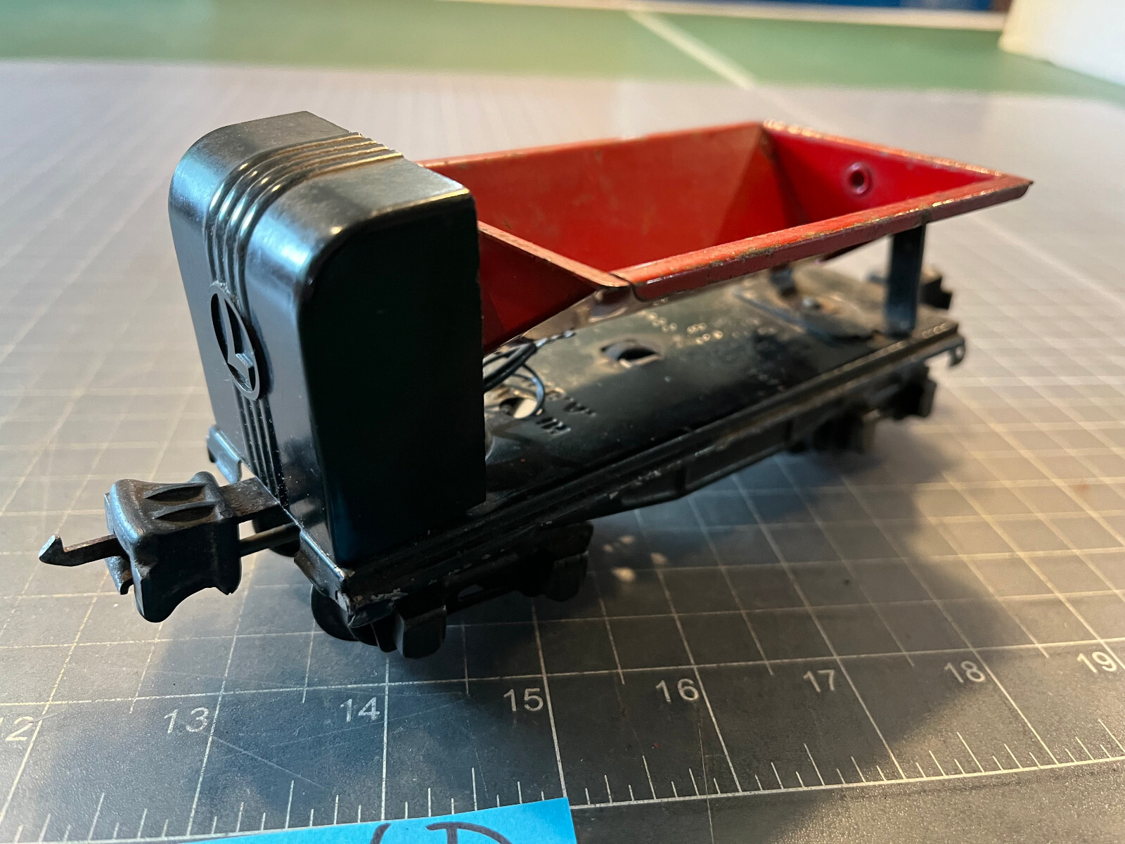 Lionel Train PreWar 3659 Black Red Operating Side Dump Coal Car