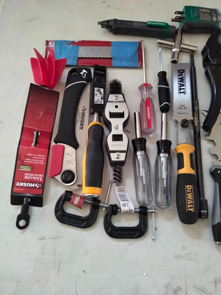 Husky & Dewalt Herramientas Nuevo y Usado 14 Peace Paquete Mixto. Foto 2 de 4