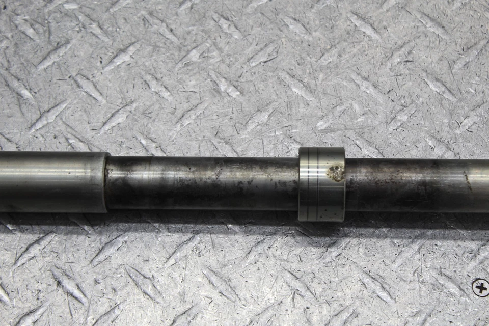 Triumph Daytona 900 1995 llanta delantera eje pivote perno Foto 3 de 4