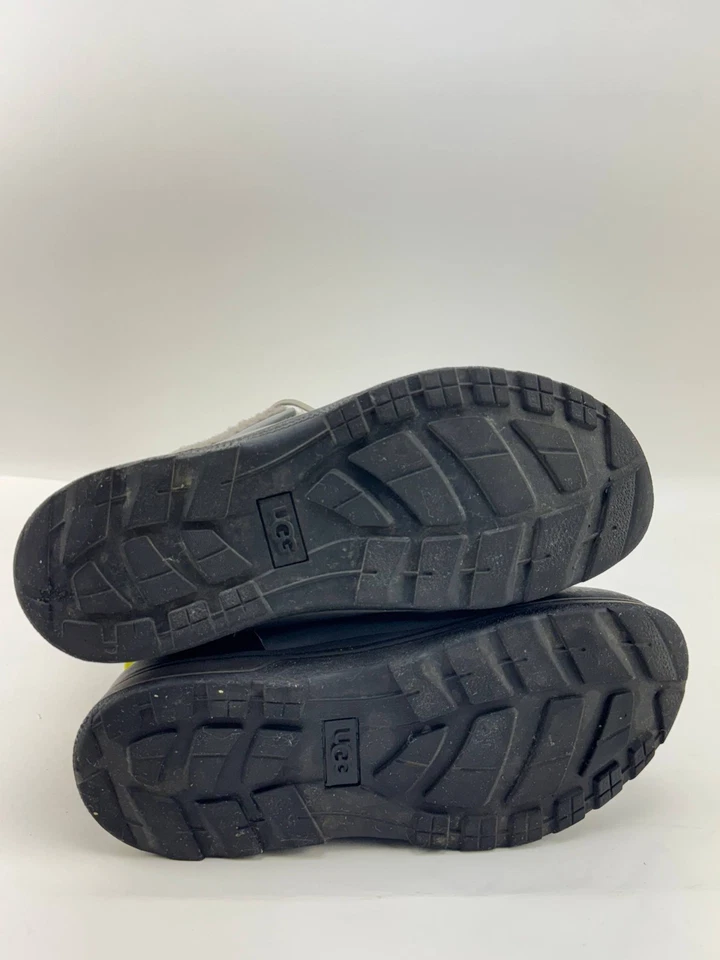 UGG Kids Butte II CWR Nieve Invierno Bota Confort Metal Gris Negro Talla 6 Mujer 7.5 Foto 3 de 4