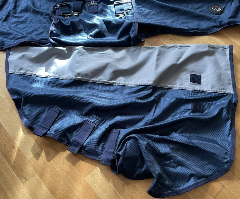 HKM Regenfeste Fliegendecke Modell RAIN mit Halsteil 155cm NAGELNEU - Bild 4 von 4