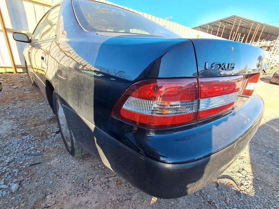 (LOCAL PICKUP ONLY) Trunk/Hatch/Tailgate Fits 00 LEXUS ES300 2662900 - Image 4 of 4