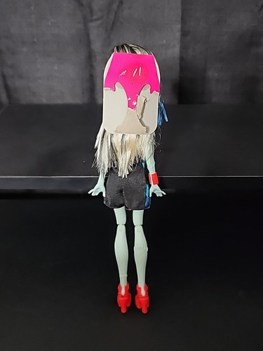 BAMBOLA MATTEL/MONSTER HIGH "FRANKIE STEIN" 2015 10" ABITO BLU CON CRAVATTA ROSSA NUOVA SENZA SCATOLA - Foto 2 di 7
