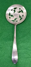 WM ROGERS MFG CO ORIGINAL ROGERS VINTAGE 1960 HUTTON PATTEN 7 1/2" TOMATO SERVER