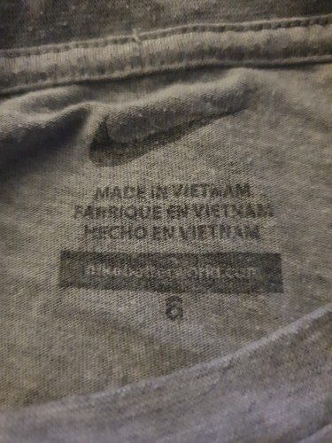 Nike Boy's Swoosh Tee Gray Youth Size 6 - Picture 3 of 3