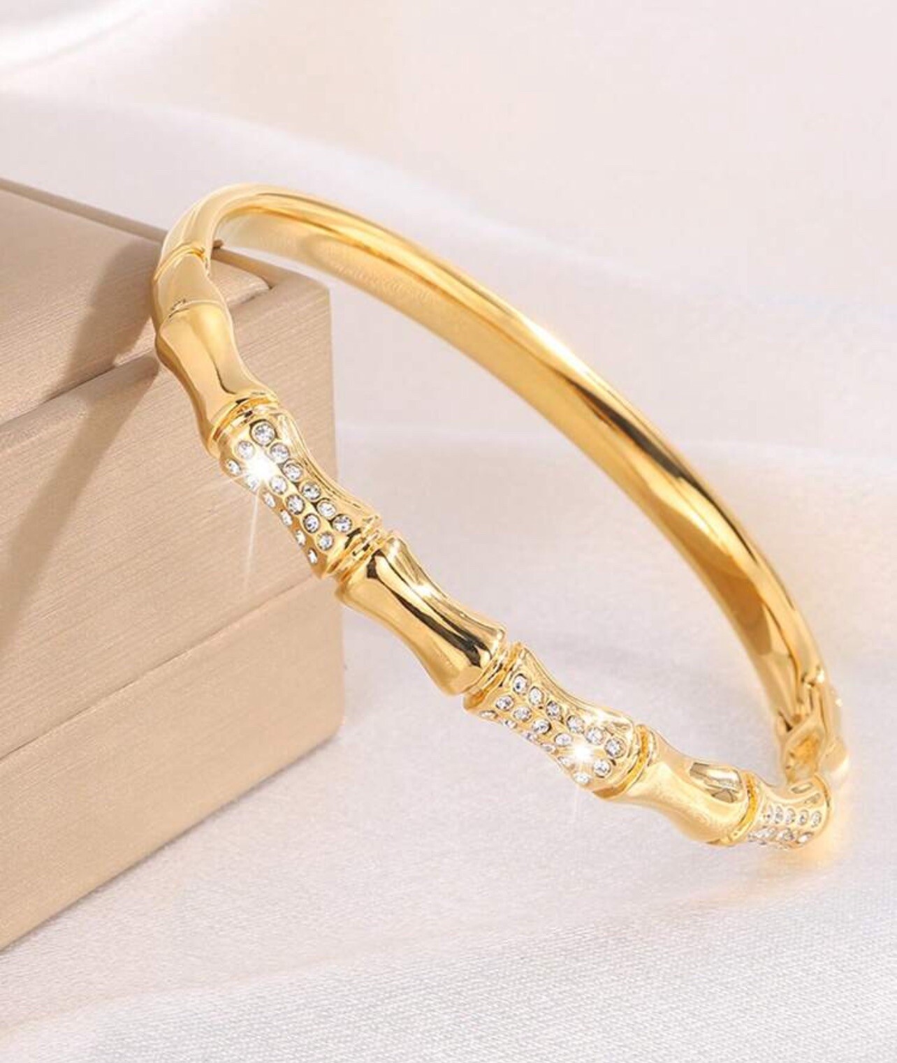 Bracelet jonc bambou en acier doré et zircon scintillant pour femme