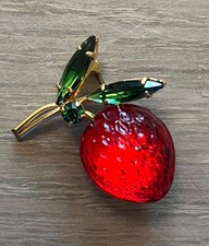 VINTAGE AUSTRIA SIGNED MOLDED SHADES OF GREEN RHINESTONE FRUIT STRAWBERRY BROOCH