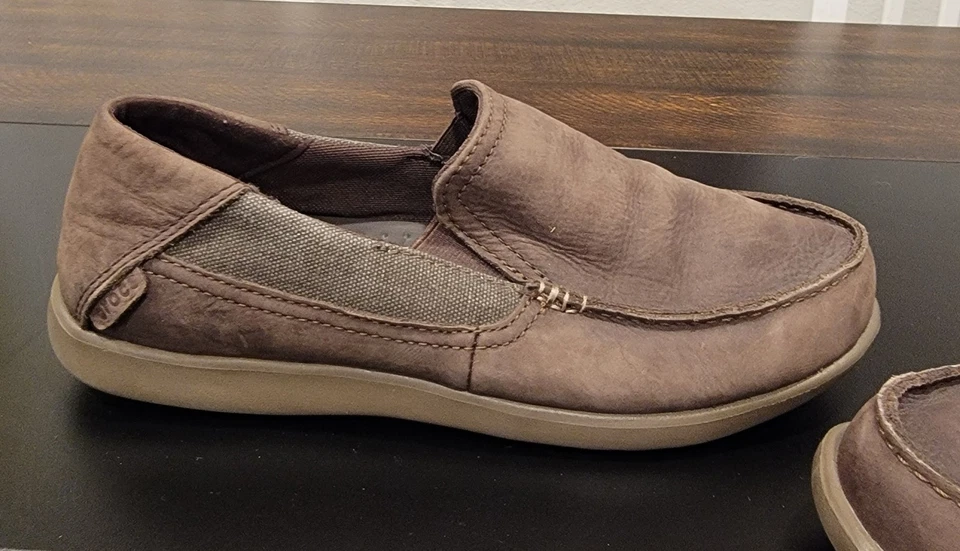 Crocs 202221 Santa Cruz 2 Triple Confort Marrón Cuero Mocasines Hombre 8 Foto 3 de 4