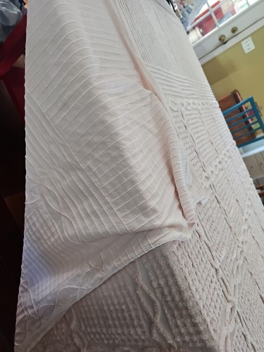 Vintage Chenille Bedspread Blanket 100" x 72" Pastel Pink - Picture 14 of 14