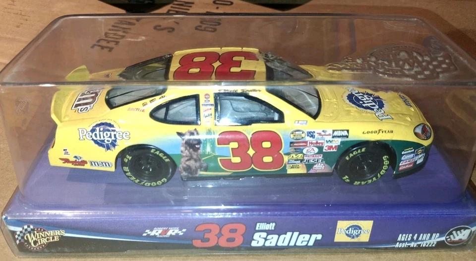 2004 ELLIOTT SADLER #38 PEDIGREE WIZARD OF OZ 1:24 压铸 NASCAR 汽车二手状况完好 — 第 4/4 张图片