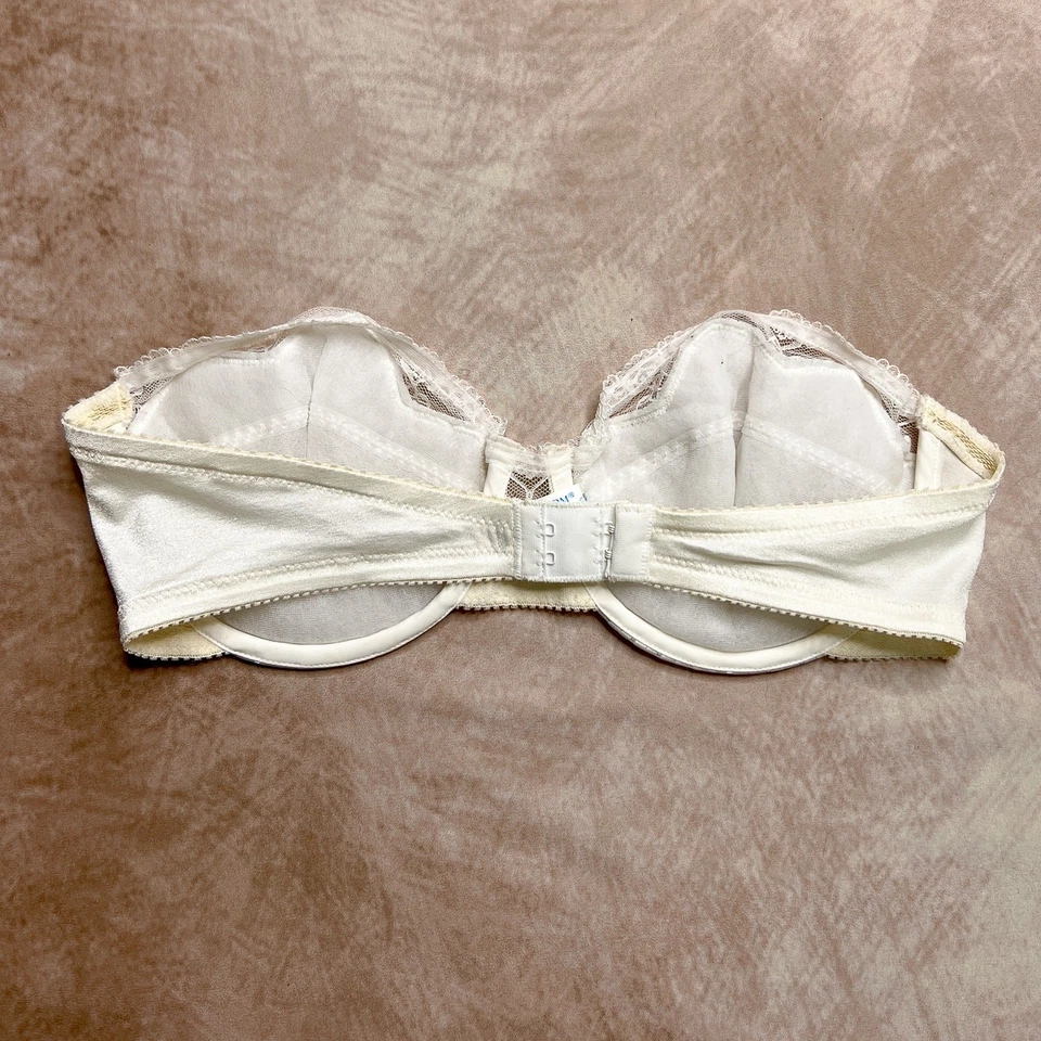 Sujetador de satén festoneado sin tirantes Bestform vintage años 90 lencería blanca concha marina hada Foto 2 de 4